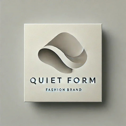 Minimalist-Logo der Marke Quiet Form mit wellenförmigem Design über dem Text.