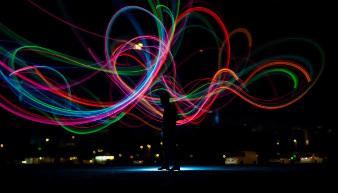 Bunte Lichtspuren in verschiedenen Farben hinterlassen eine faszinierende Wirkung.